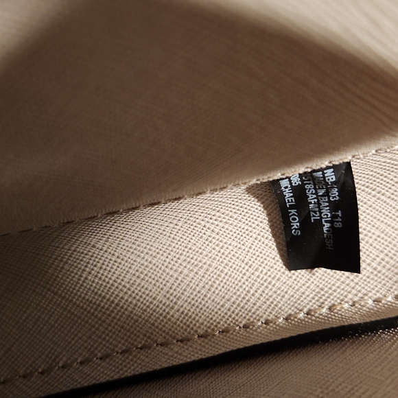 Michael Kors purse - Picture 9 of 10